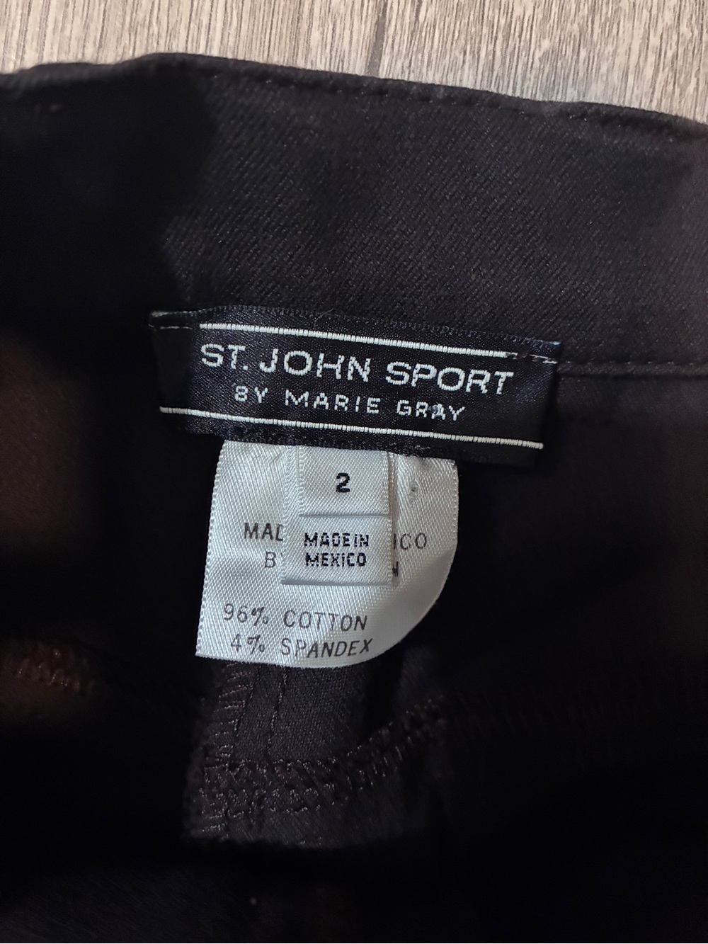 St. John Sport Black Straight Leg Pants Size 2 Gold Hardware Stretch - Picture 5 of 10